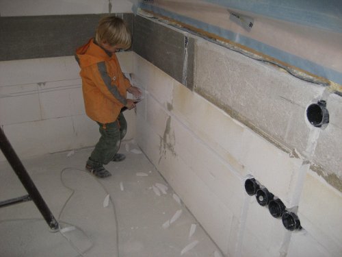 Pic of Jascha cleaning horizontal grooves