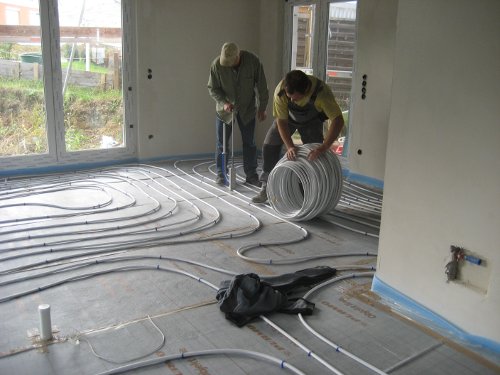 Pic of installing floor heating piping
